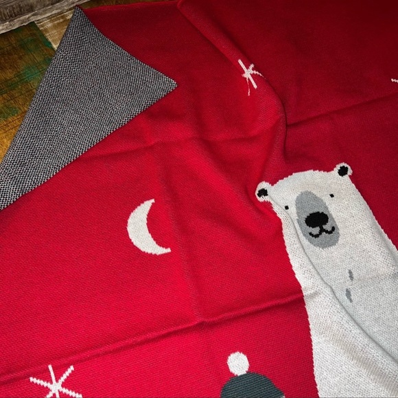 Creative Co-Op red polar bear knit throw blanket. NWT - Picture 5 of 5
